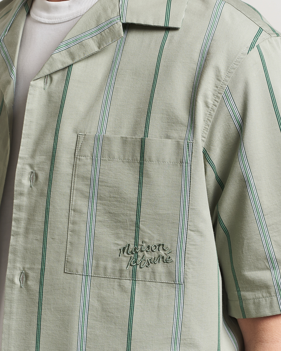 Hombres | Camisas | Maison Kitsuné | Resort Striped Short Sleeve Shirt Vert De Gris