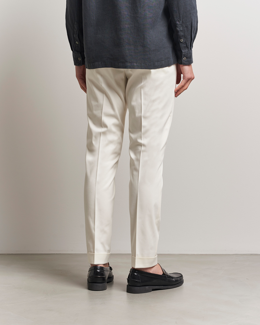 Hombres | Pantalones | Tiger of Sweden | Tenuta Pleated Cotton Trousers Soft White