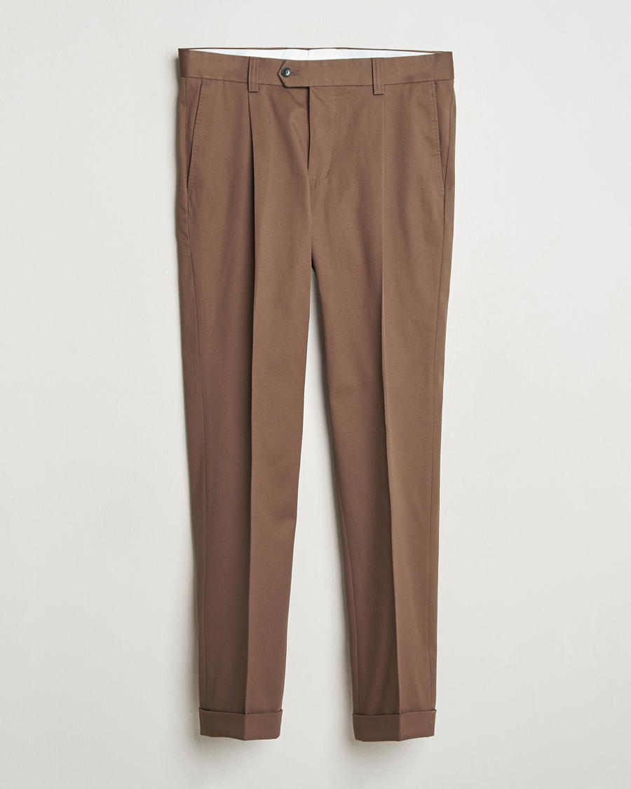 Hombres | Pantalones | Tiger of Sweden | Tenuta Pleated Cotton Trousers Warm Brown