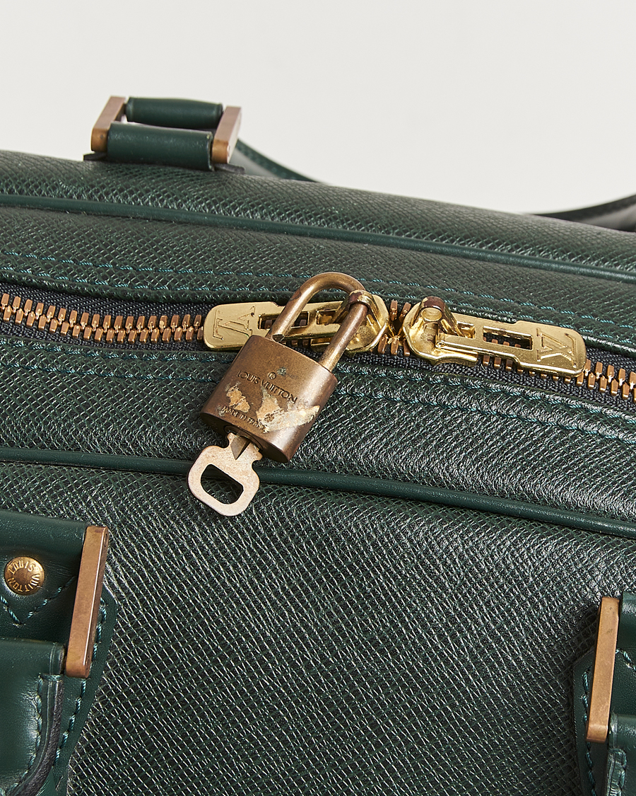 Hombres | Louis Vuitton Pre-Owned Taiga Kendall GM Weekend Bag Green | Louis Vuitton Pre-Owned | Taiga Kendall GM Weekend Bag Green